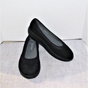 NWOB LADIES STRIVE FLATS - SIZE 10 - BLACK LEATHER     PODIATRIST RECOMMENDED